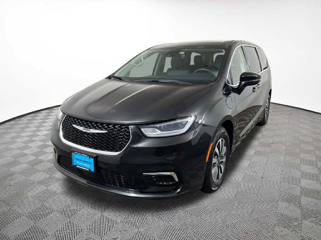 2023 Chrysler Pacifica Hybrid
