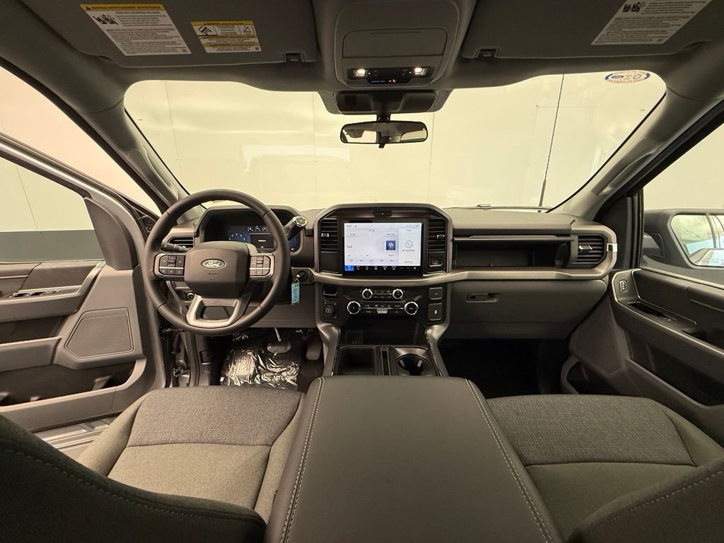 New 2026 Iconic Silver Metallic Ford XLT image 3