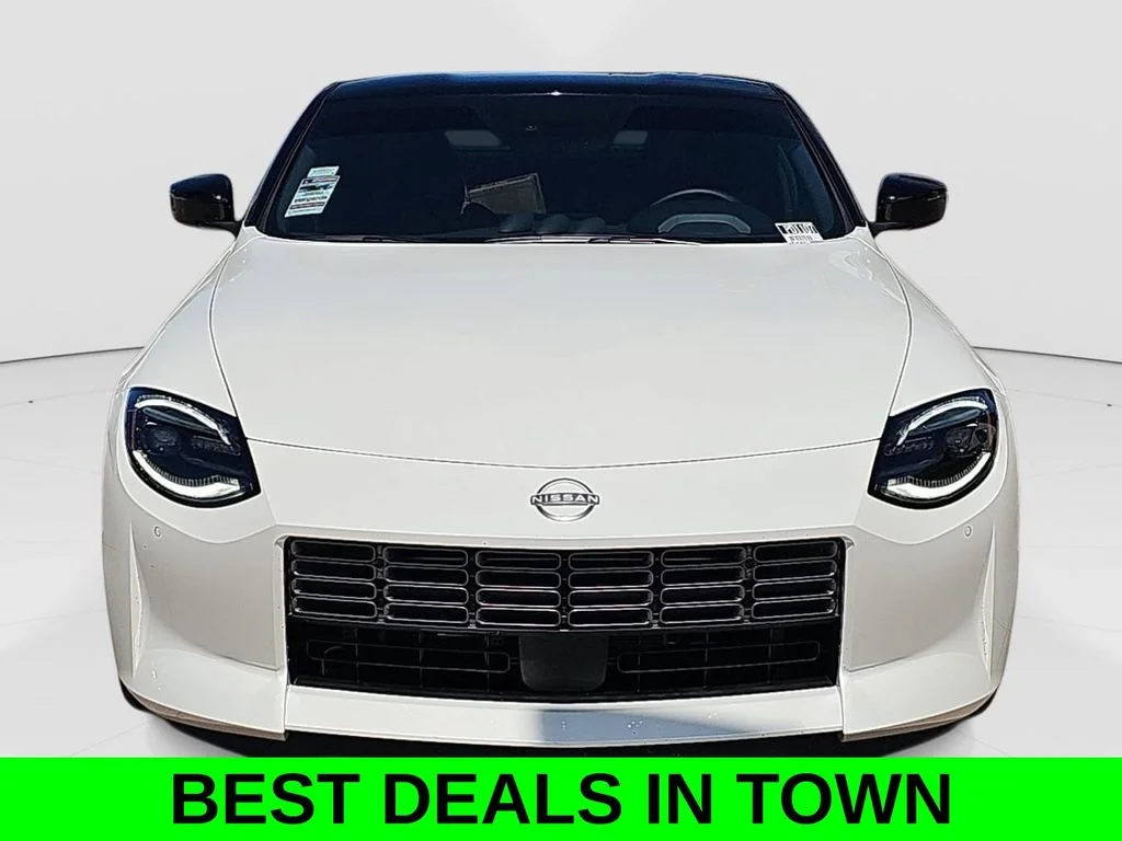 Used 2025 White Nissan Performance image 8