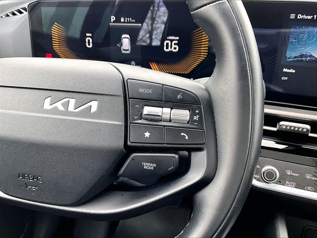 Used 2026 Black Kia X-Line image 24