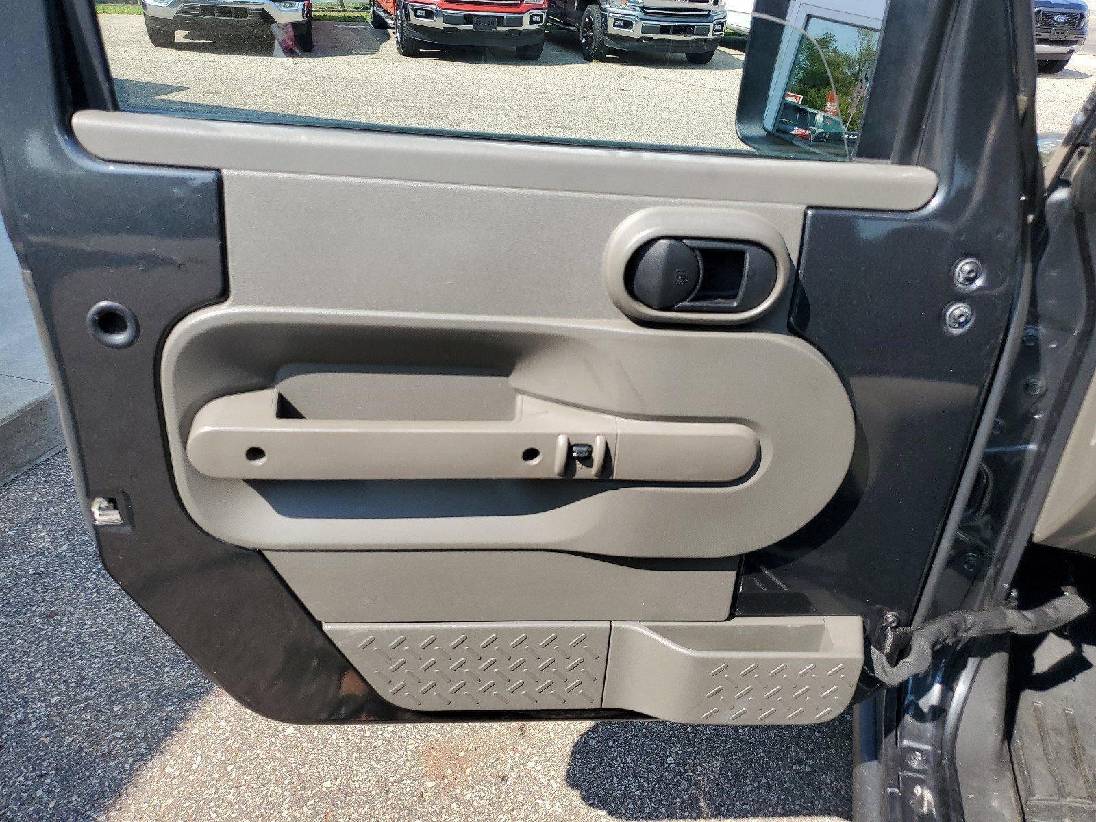 Used 2010 Gray Jeep Rubicon image 9