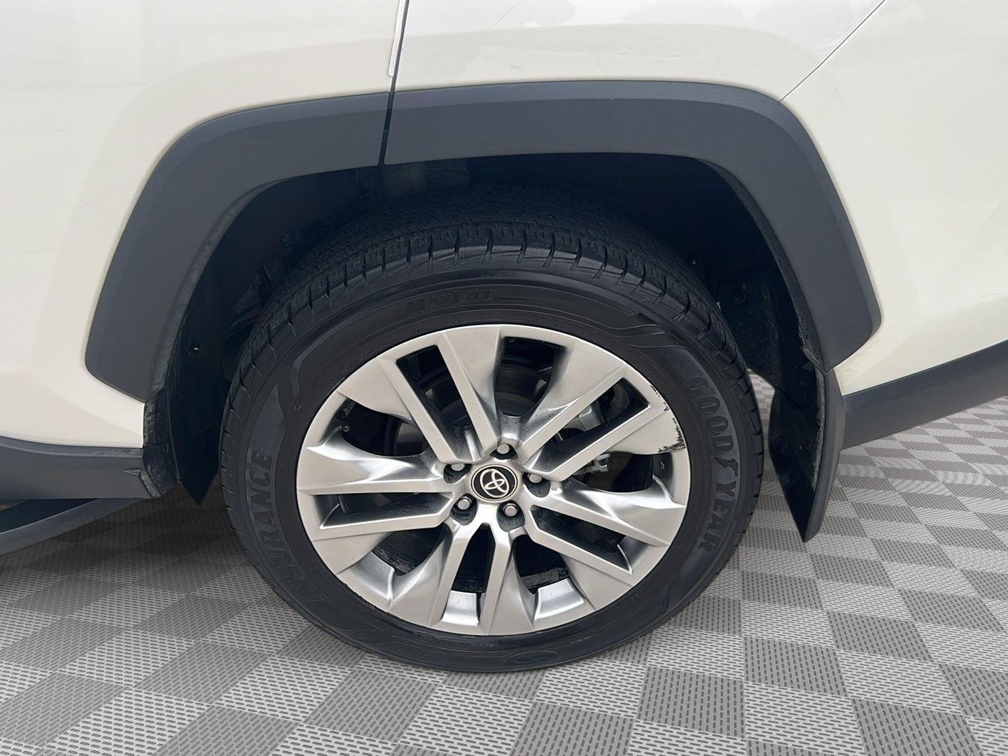 Used 2022 Blizzard Pearl Toyota XLE Premium image 16