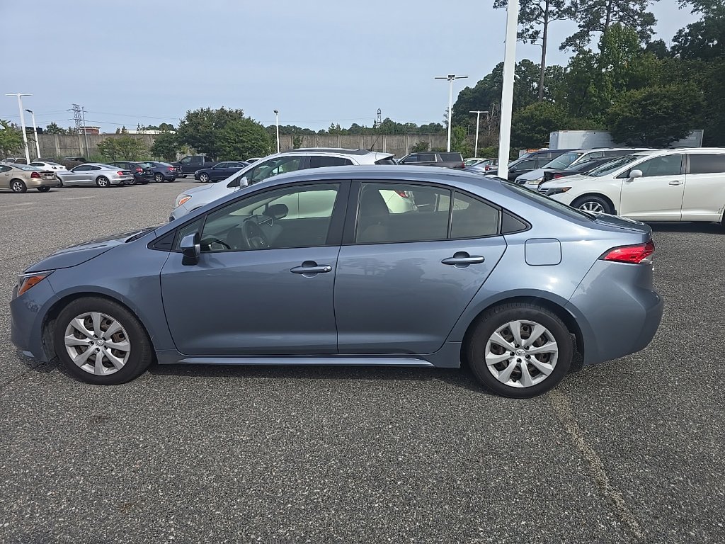 Used 2022  Toyota LE image 8