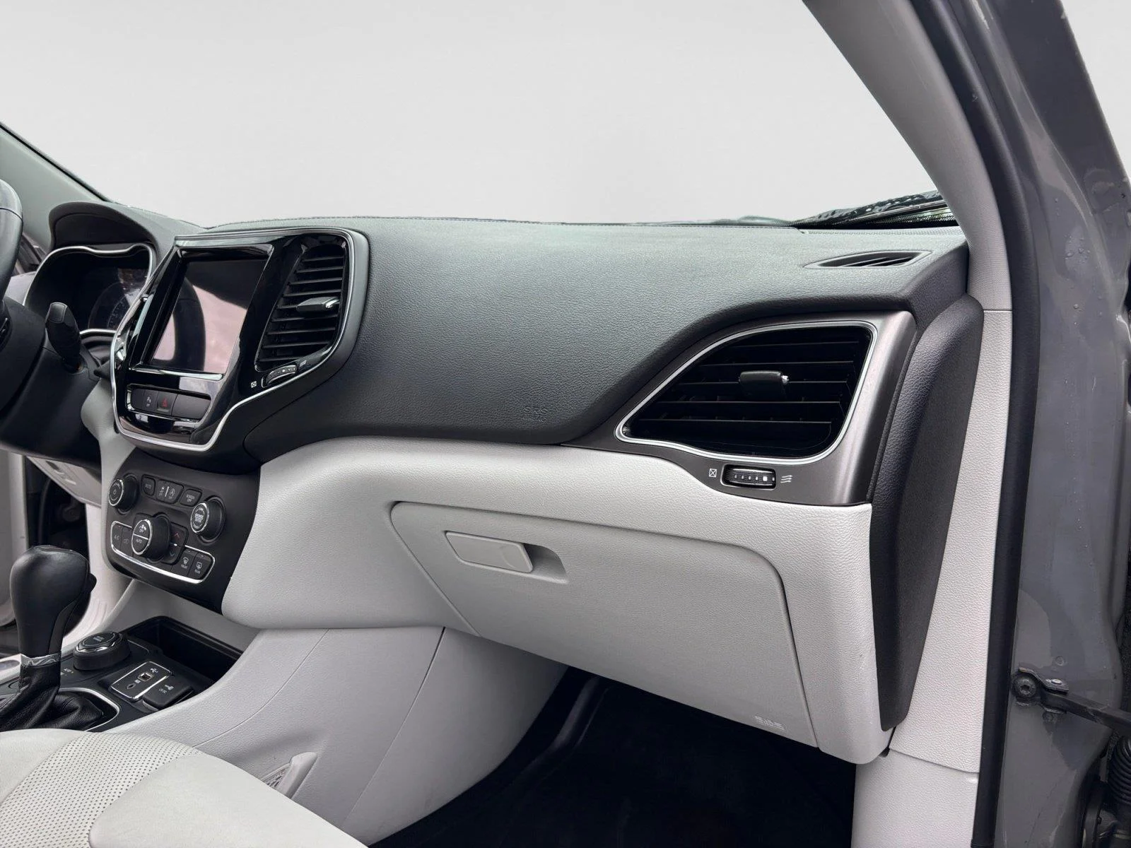 Used 2019 Sting-Gray Clearcoat Jeep Limited image 42