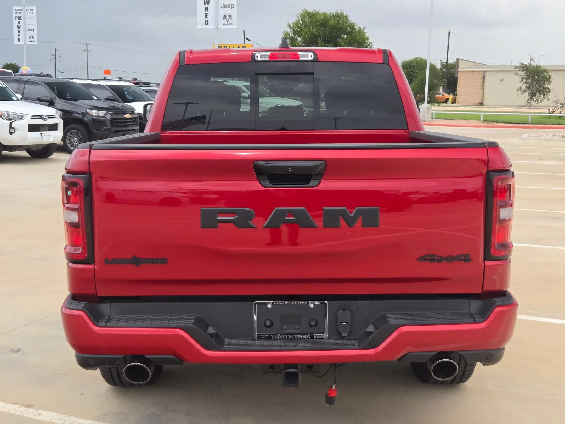 New 2026 Molten Red Pearl-Coat Exterior Paint RAM Big Horn/Lone Star image 4