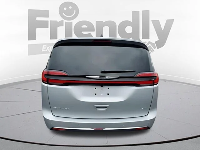 New 2026 Silver Mist Clear-Coat Exterior Paint Chrysler Select image 4
