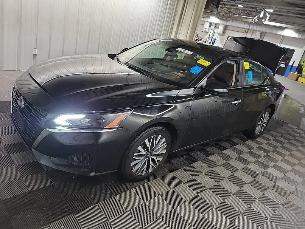 Used 2023 Black Nissan 2.5 SV image 15