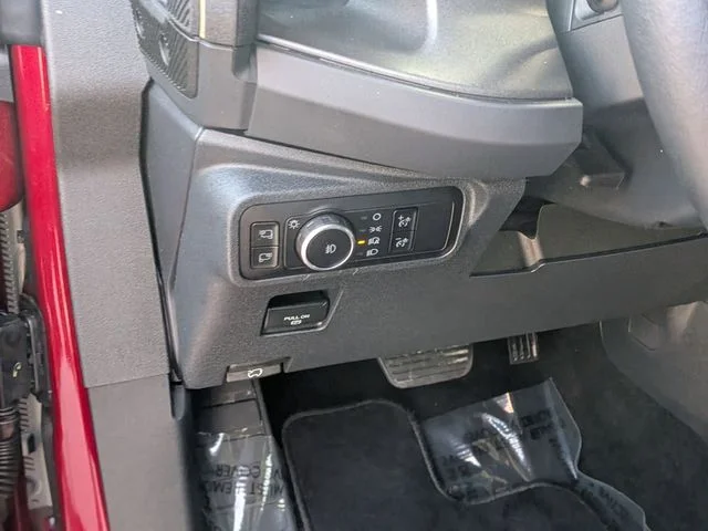Used 2025 Red Ford Badlands image 15