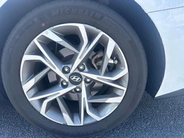 Used 2023 White Hyundai SEL image 10