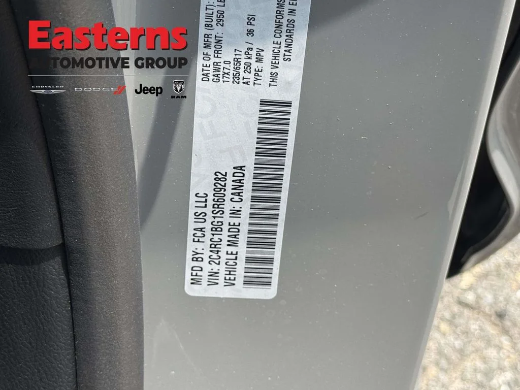 2025 Chrysler Pacifica Select - Photo 31