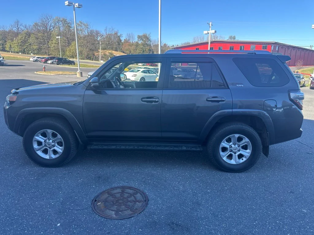 Used 2018 Magnetic Gray Metallic Toyota SR5 Premium image 6