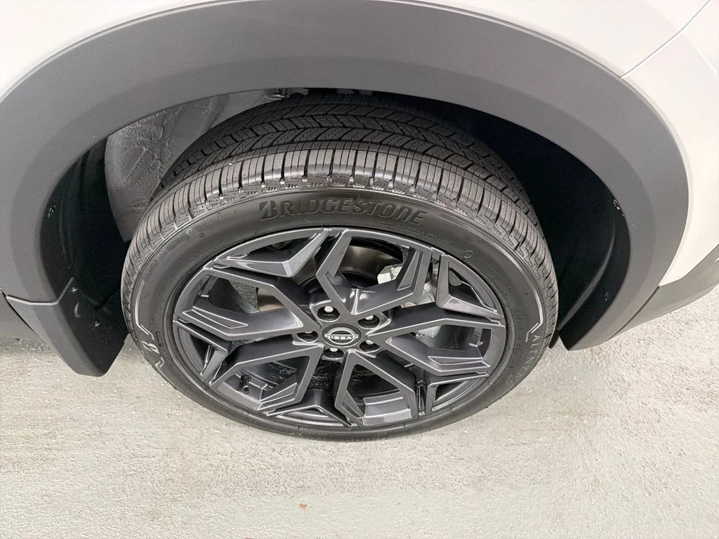 New 2026 Aspen White TriCoat Nissan SR image 4