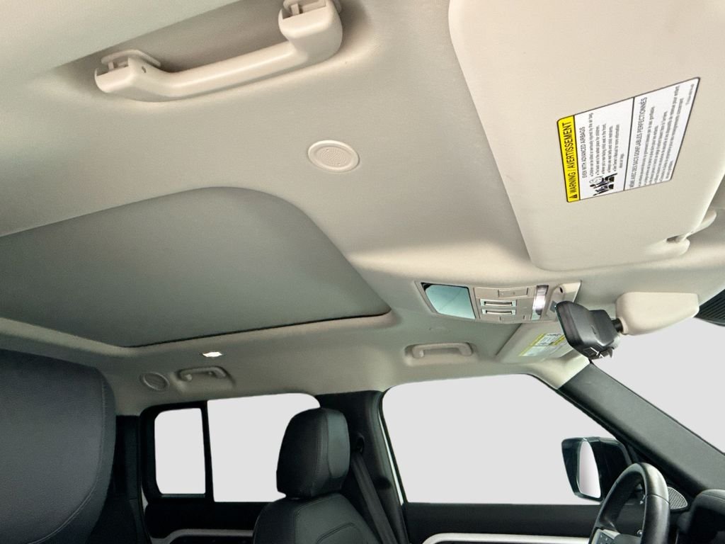 Used 2024 Fuji White Land Rover S image 17