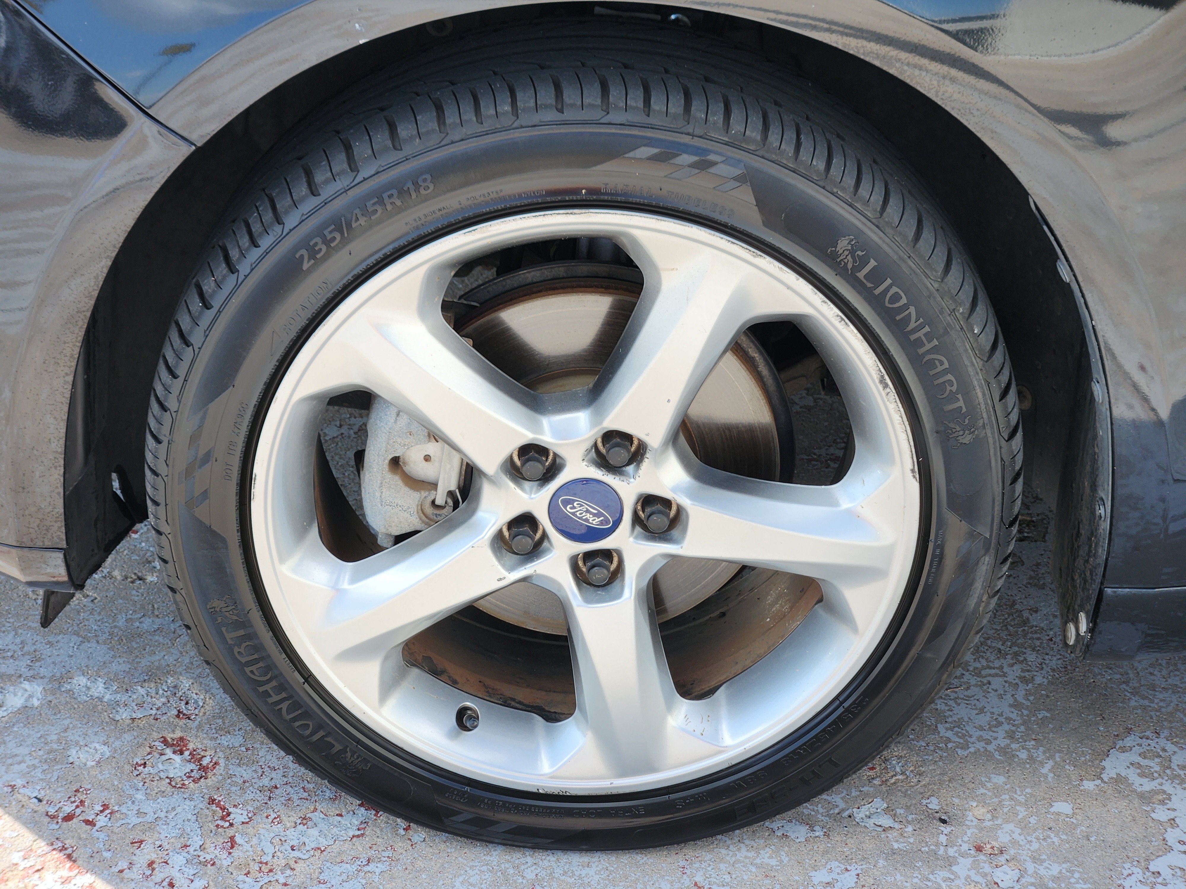 Used 2013 Tuxedo Black Metallic Ford SE image 12