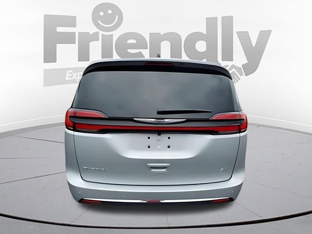 New 2026 Silver Mist Clear-Coat Exterior Paint Chrysler Select image 4