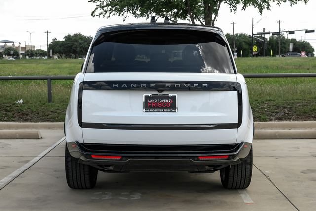 Used 2025 White Land Rover SE image 10
