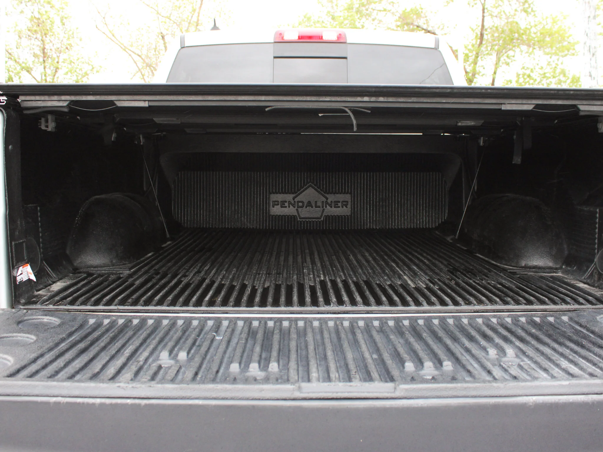 Used 2018 Silver RAM Laramie * HEMI V8 | 3M PPF | Alpine | Apple CarPlay | Tonneau Cover | Sunroof | Heated Seats image 12