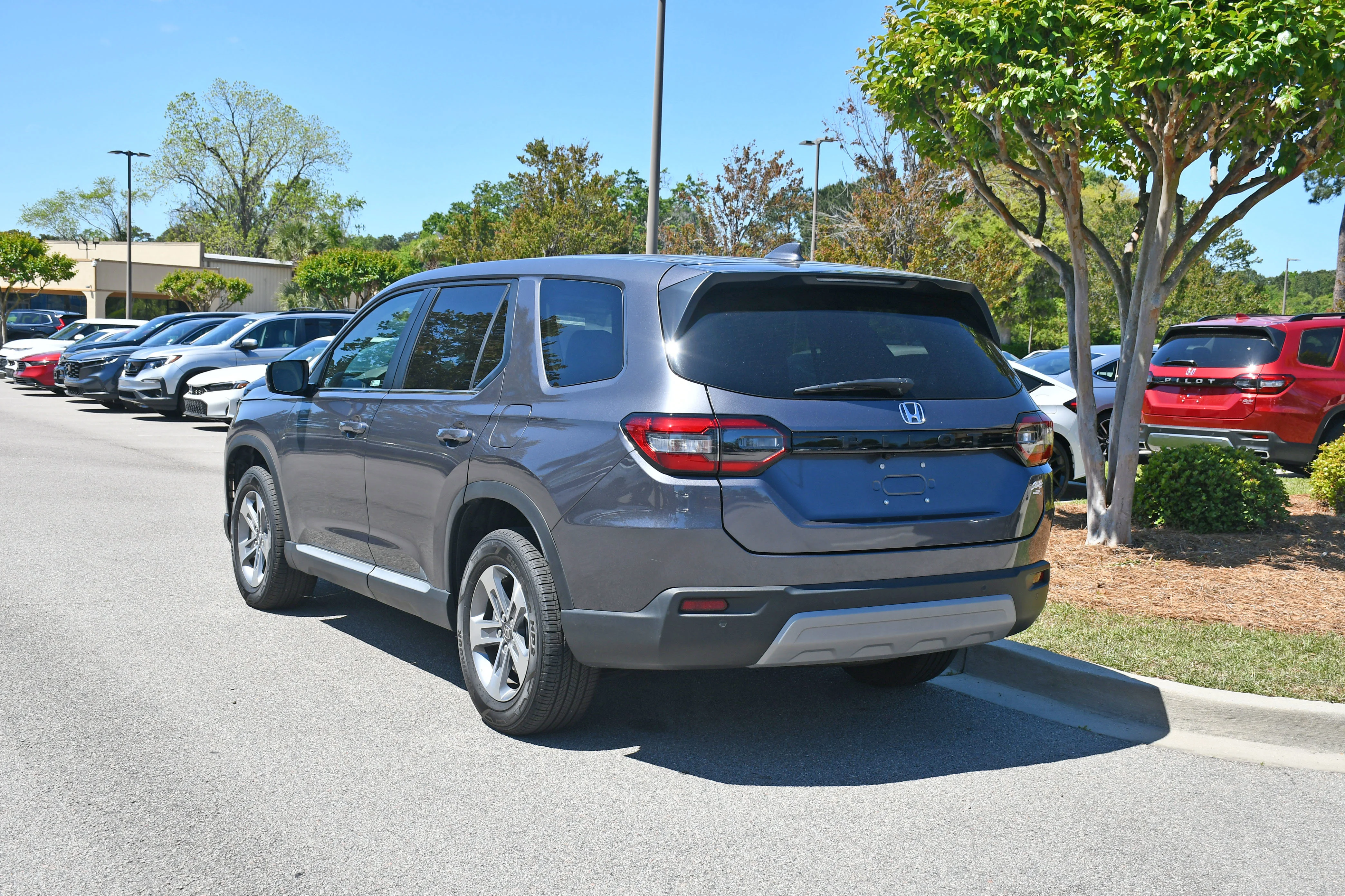 2025 Honda Pilot EX-L - Photo 3