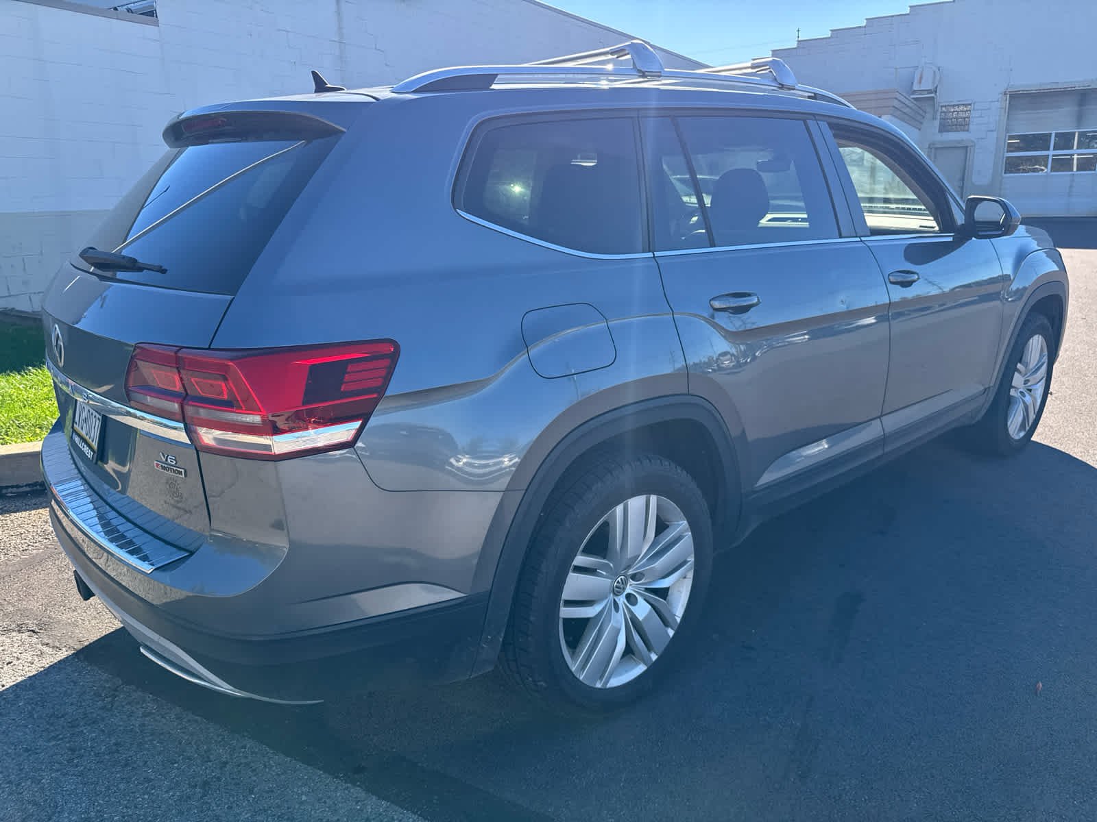 Used 2019 Platinum Gray Metallic Volkswagen 3.6L V6 SE w/Technology image 3