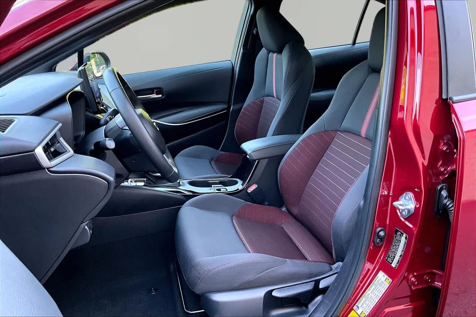 Used 2025 Ruby Flare Pearl Toyota SE image 8