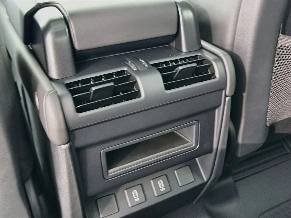 New 2026 Fuji White Land Rover X-Dynamic SE image 27