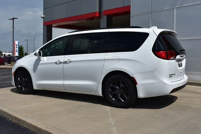 Used 2019 White Chrysler Touring L image 7