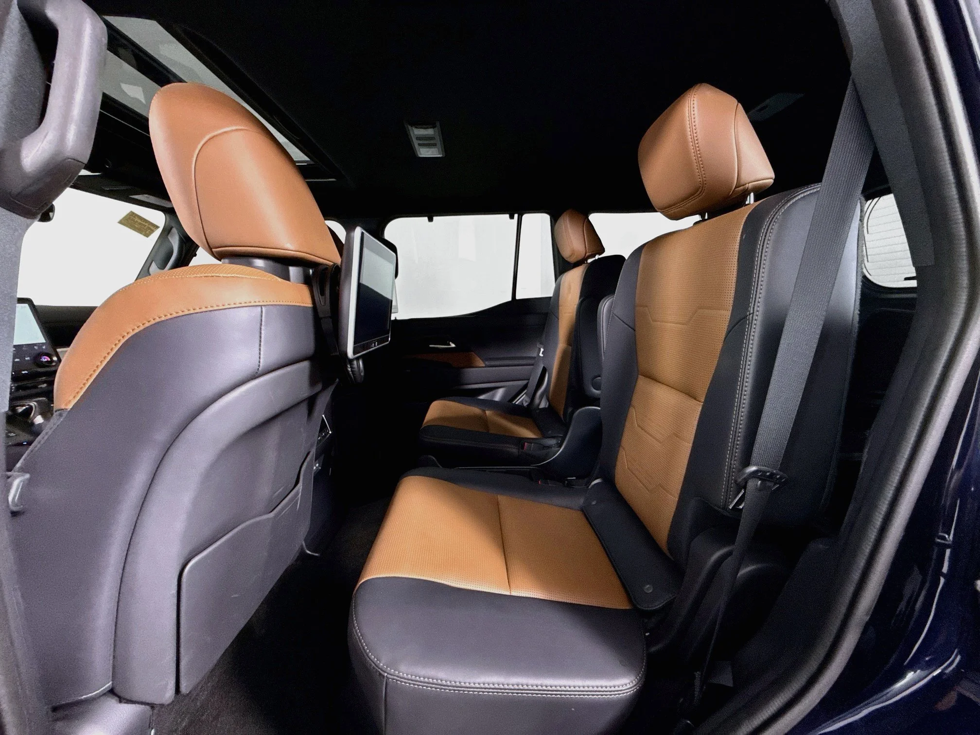 Used 2025 Nightfall Mica Lexus 550 Luxury image 24