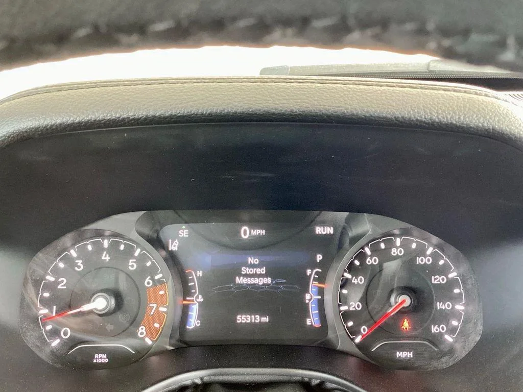 Used 2024 Diamond Black Crystal Pearlcoat Jeep Latitude image 8