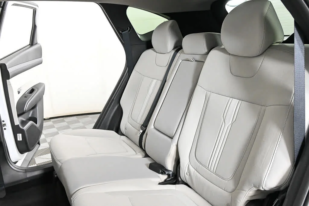 New 2026 Phantom Black Hyundai SEL FWD image 27