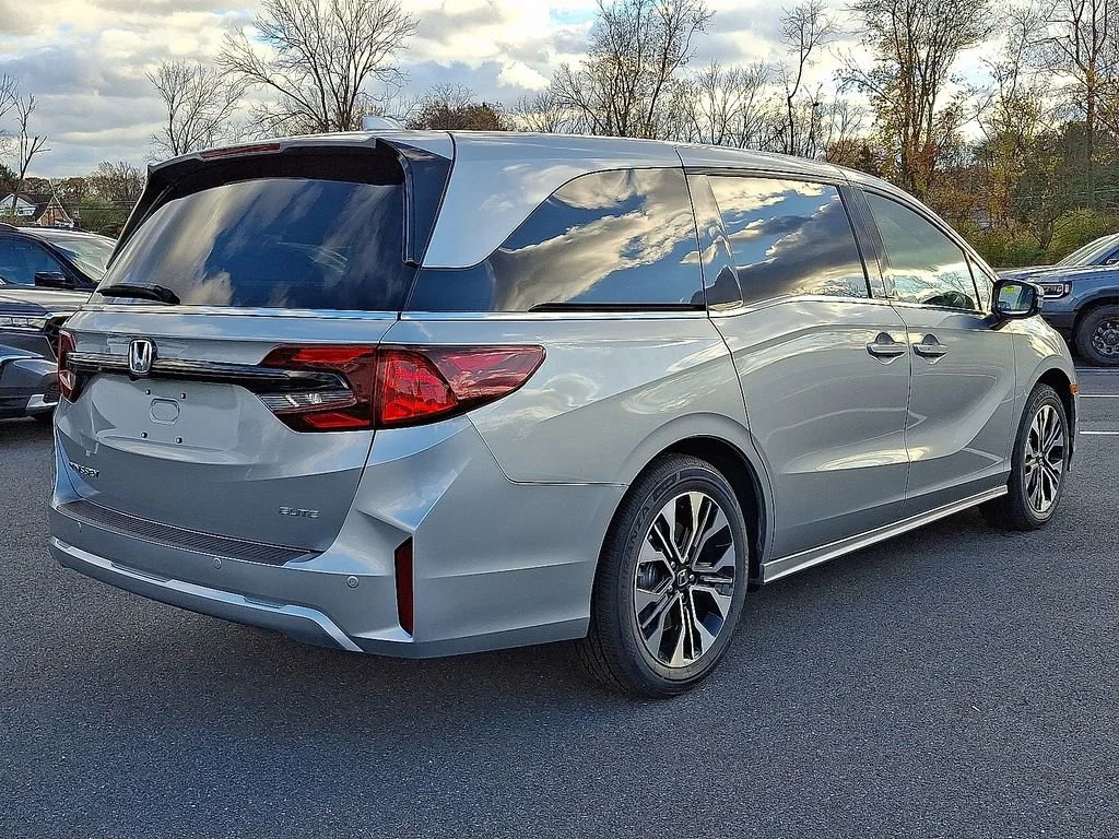 2026 Honda Odyssey Elite - Photo 4