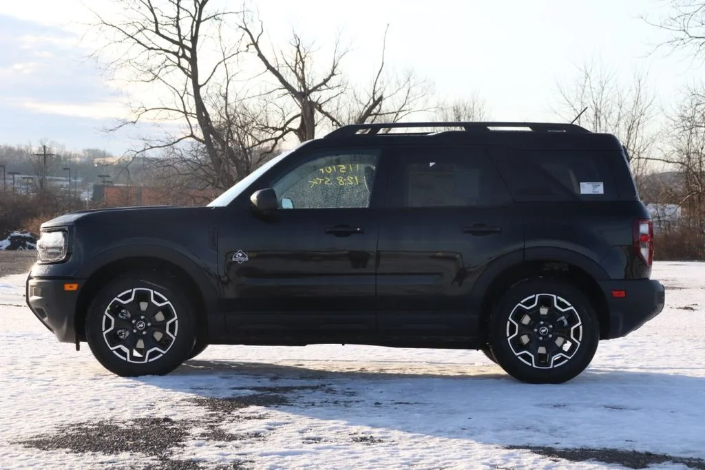 New 2025 Shadow Black Ford Outer Banks® image 6