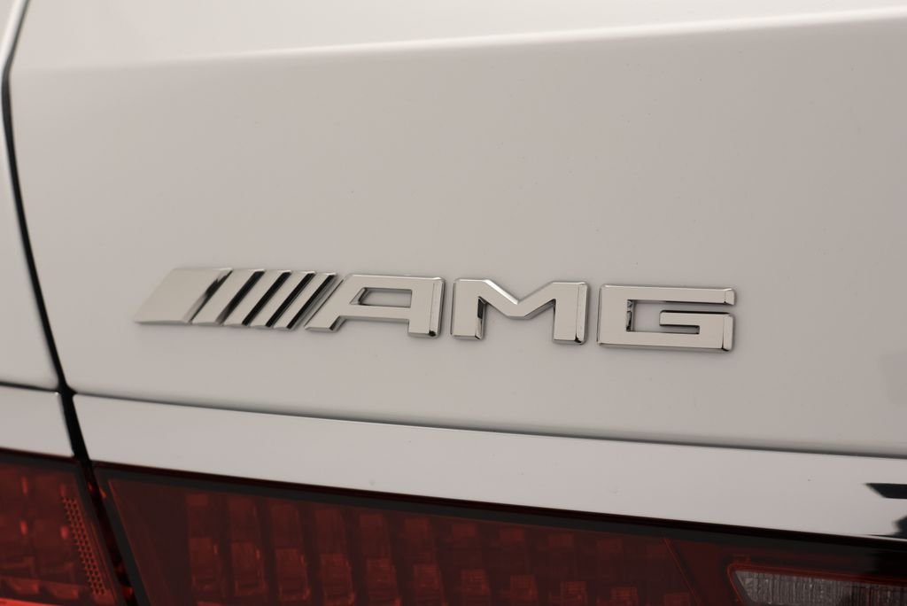 New 2026 MANUFAKTUR Moonlight White Metallic Mercedes-Benz S 63 E AMG® image 9