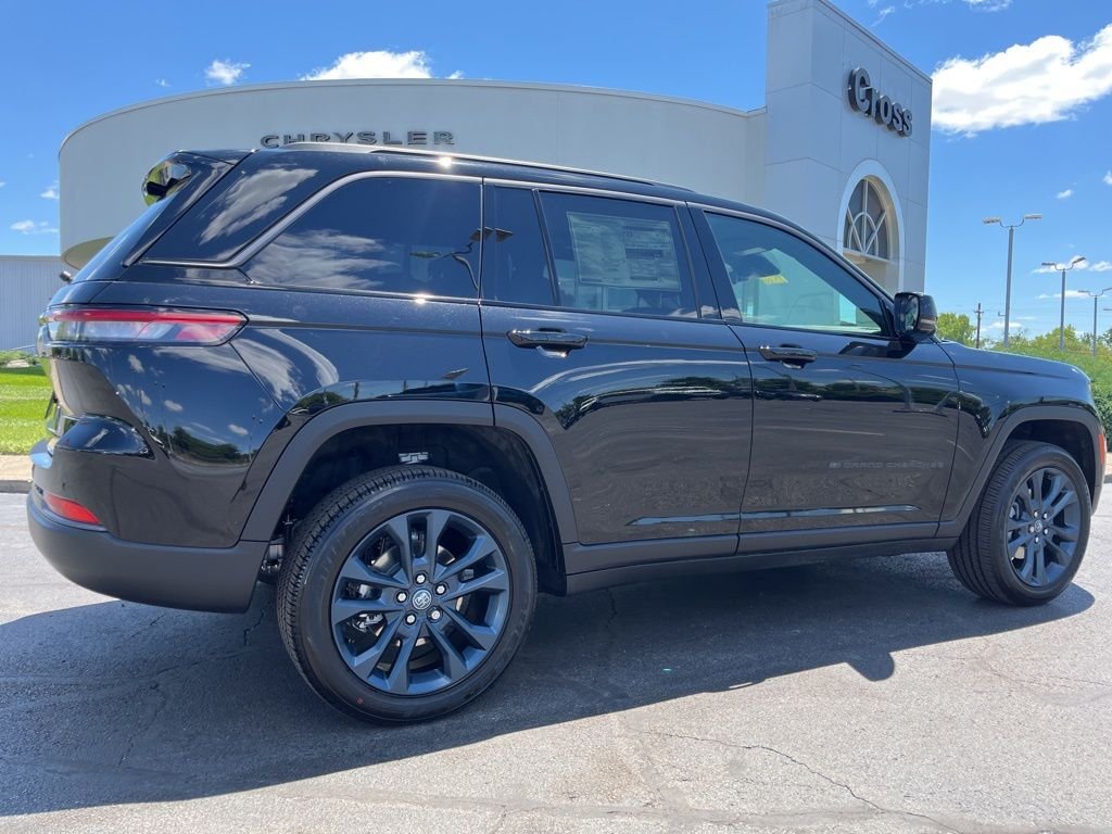 New 2026 Diamond Black Crystal Pearl-Coat Exterior Paint Jeep 85th Anniversary image 43