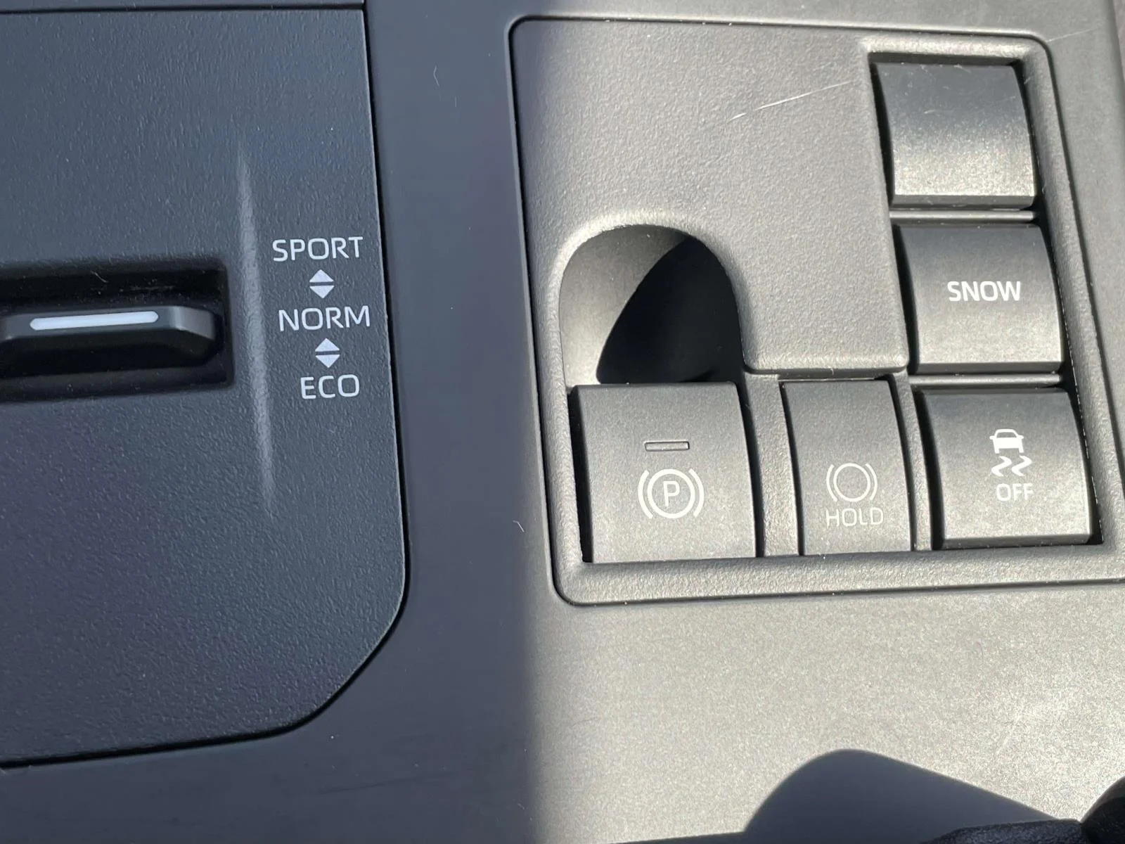 Used 2023 Off-white Toyota LE image 26