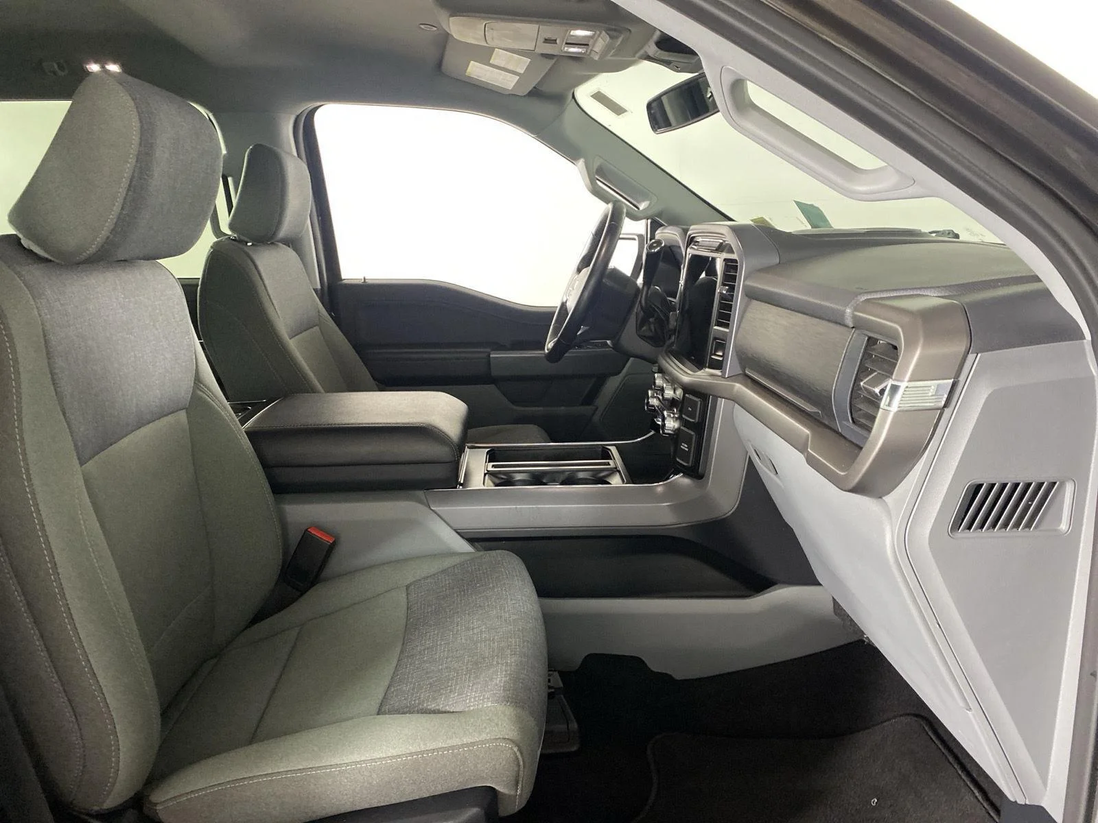 Used 2024 Darkened Bronze Ford XLT image 38