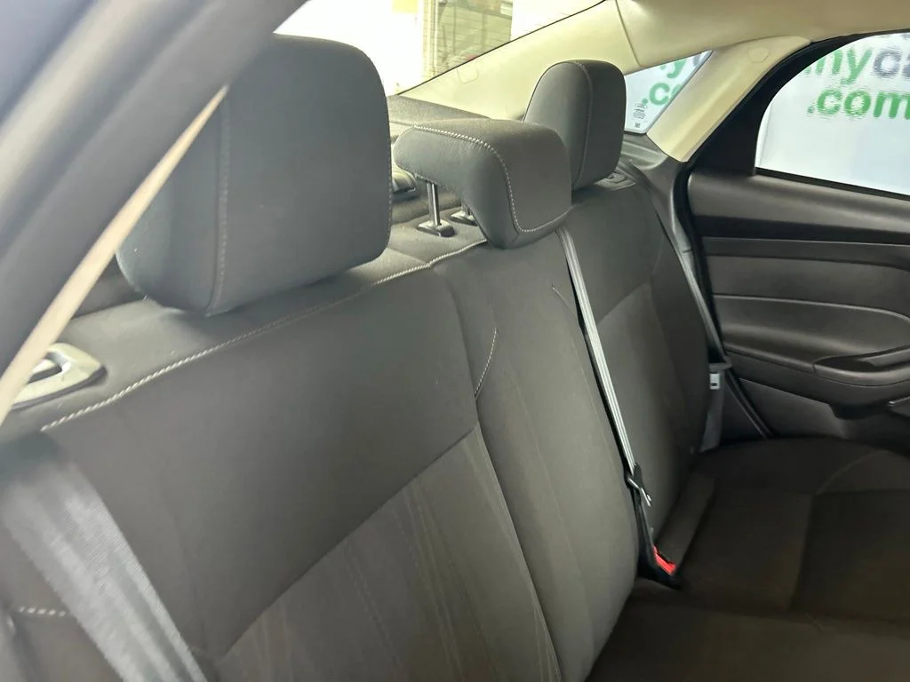 Used 2018 Gray Ford SE image 27