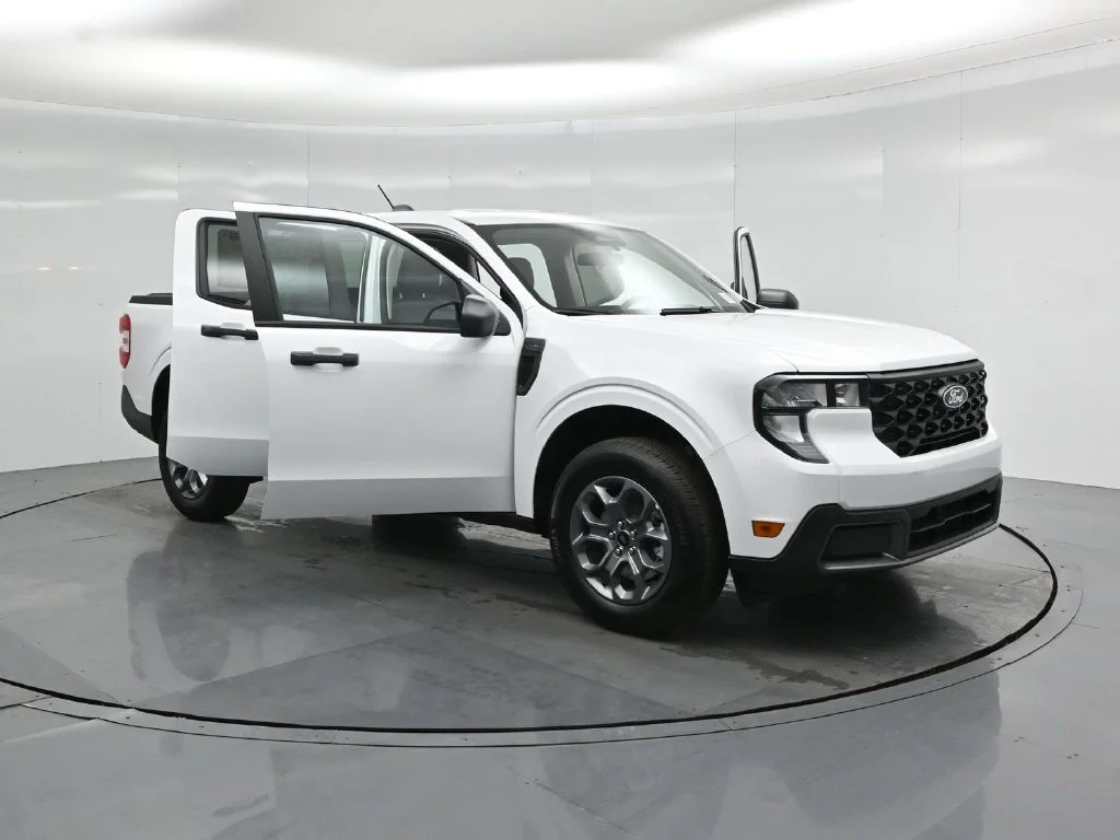 New 2026 Oxford White Ford XLT image 28