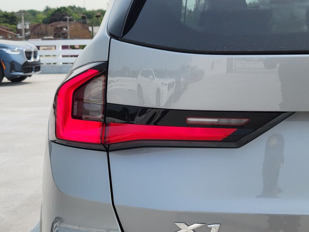 2025 BMW X1 28i - Photo 10