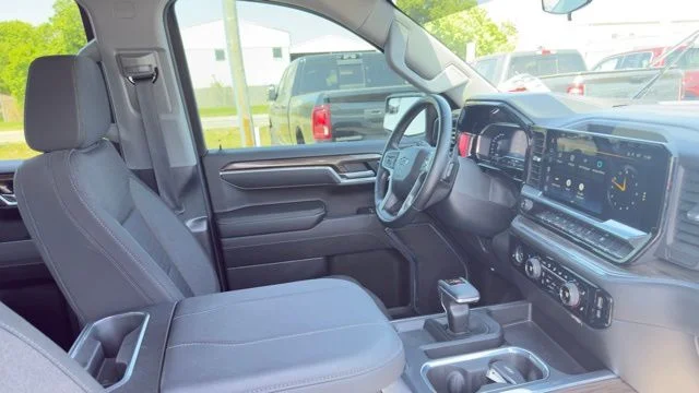 Used 2023 White Chevrolet RST image 27
