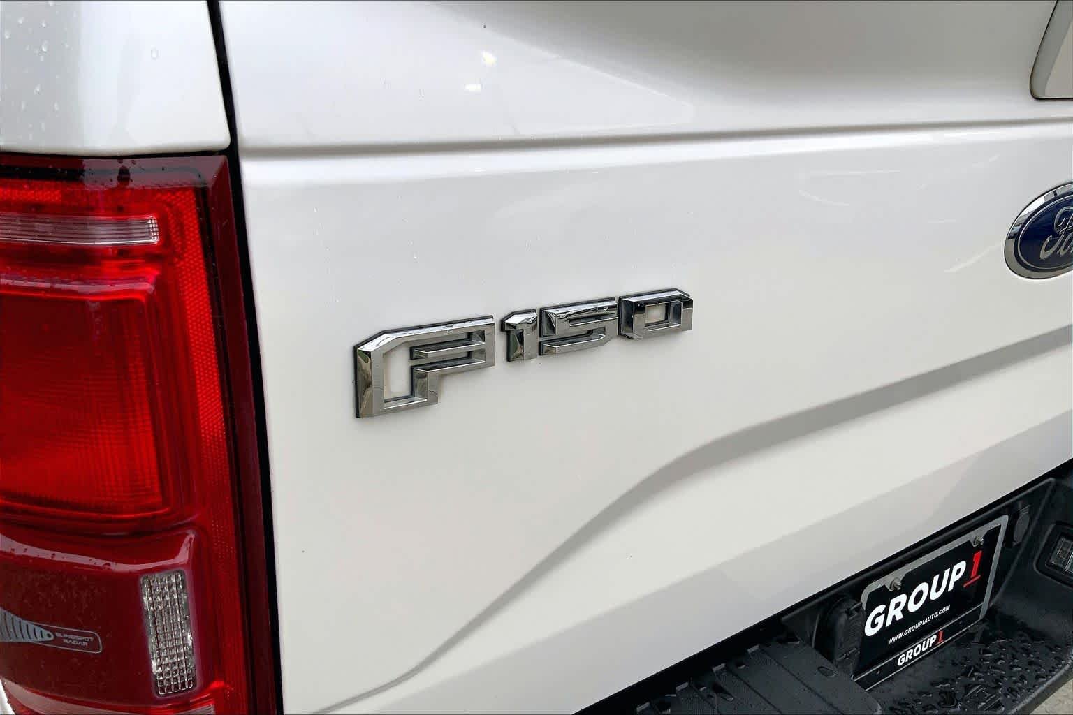 Used 2017 White Platinum Metallic Tri-Coat Ford Lariat image 28