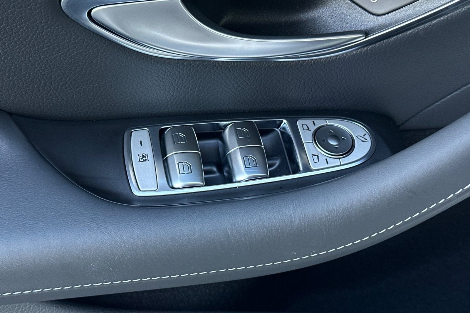 New 2026 Polar White Mercedes-Benz Base image 25