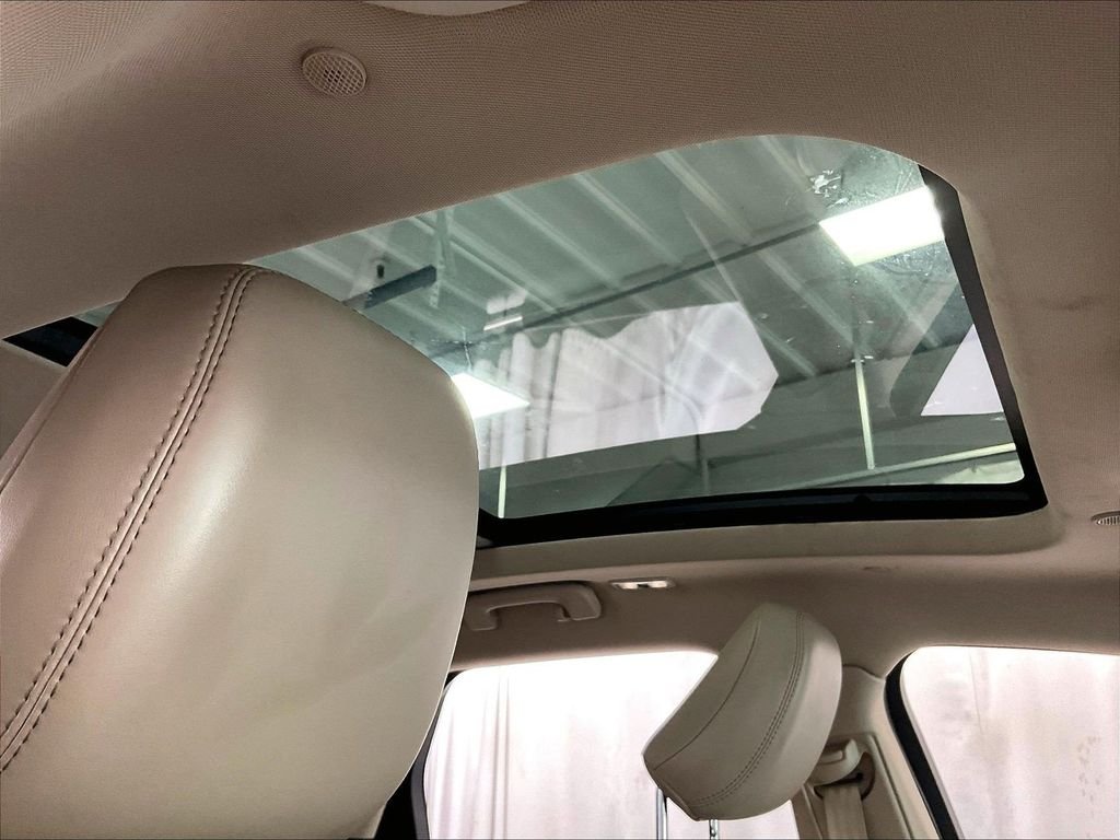 Used 2024 White Lincoln Premiere image 23