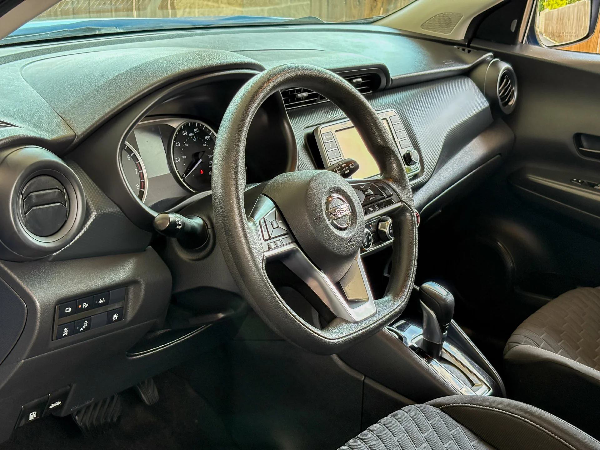 Used 2021 Blue Nissan S image 15