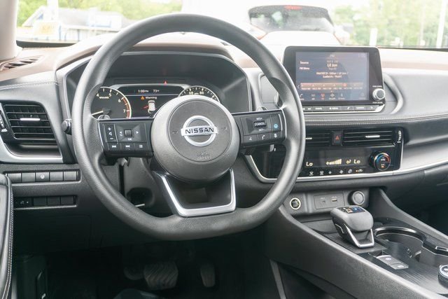 Used 2021 Gray Nissan SV image 13