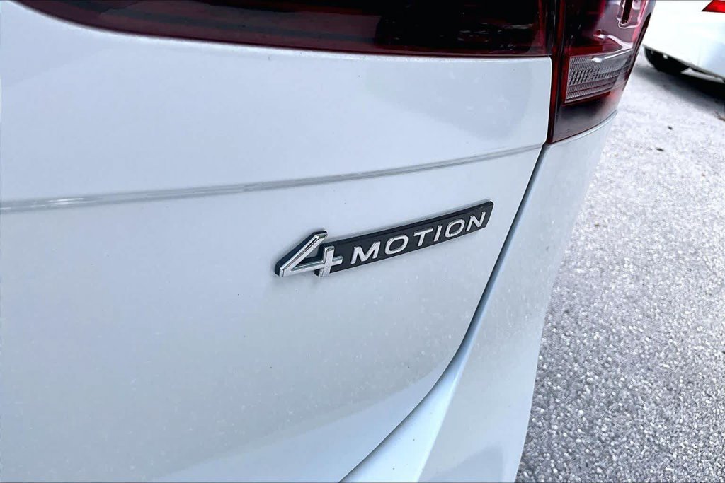 Used 2022  Volkswagen 2.0T SEL R-Line image 10