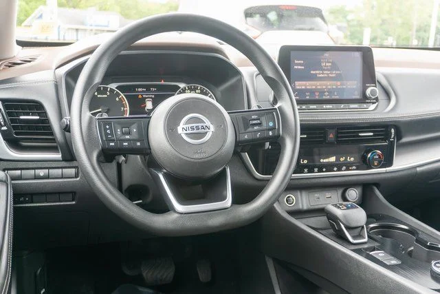 Used 2021 Gray Nissan SV image 13