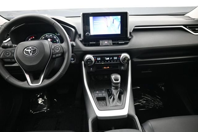 Used 2024  Toyota XLE Premium image 15