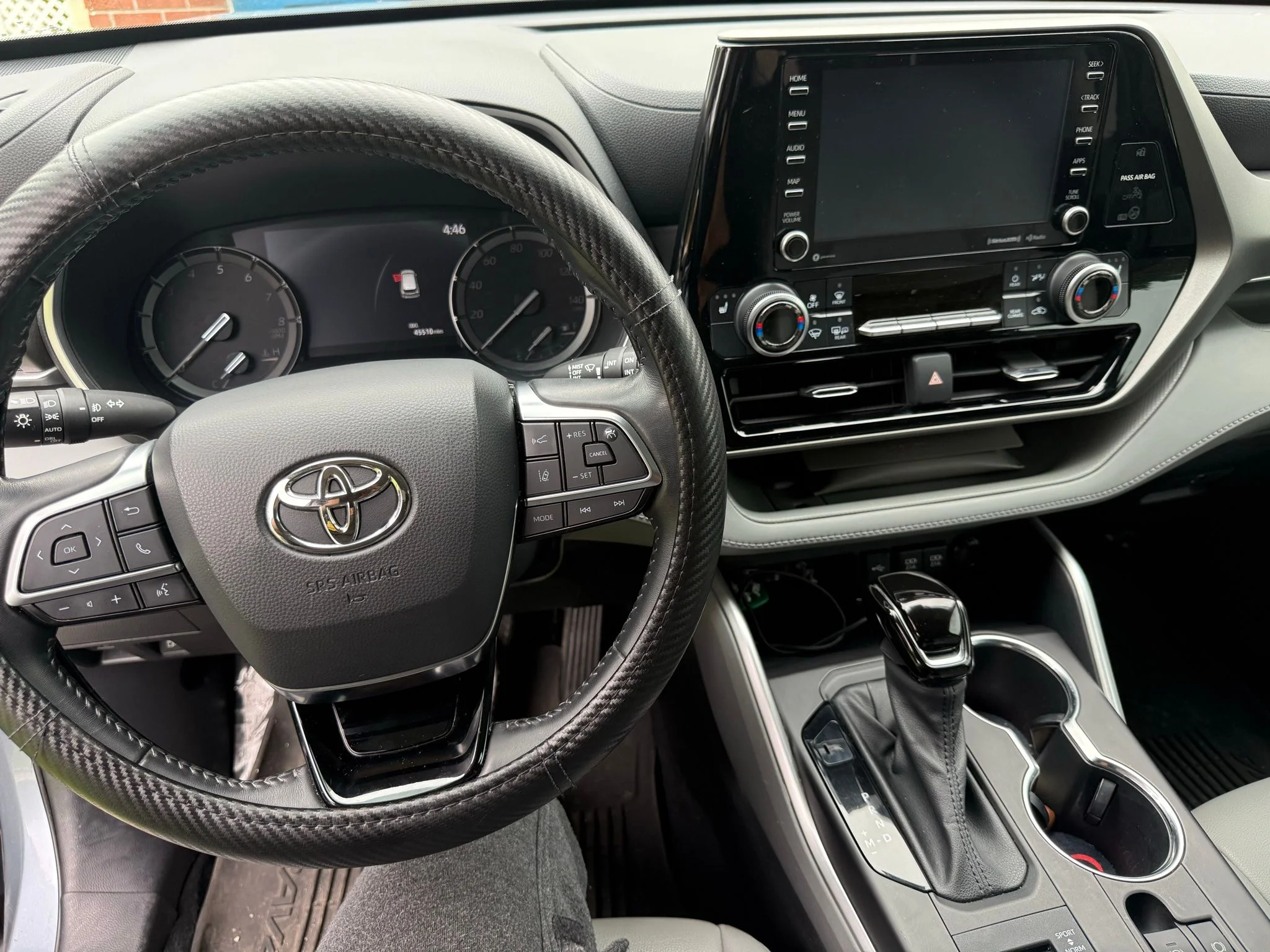 Used 2021 Silver Toyota XLE image 6
