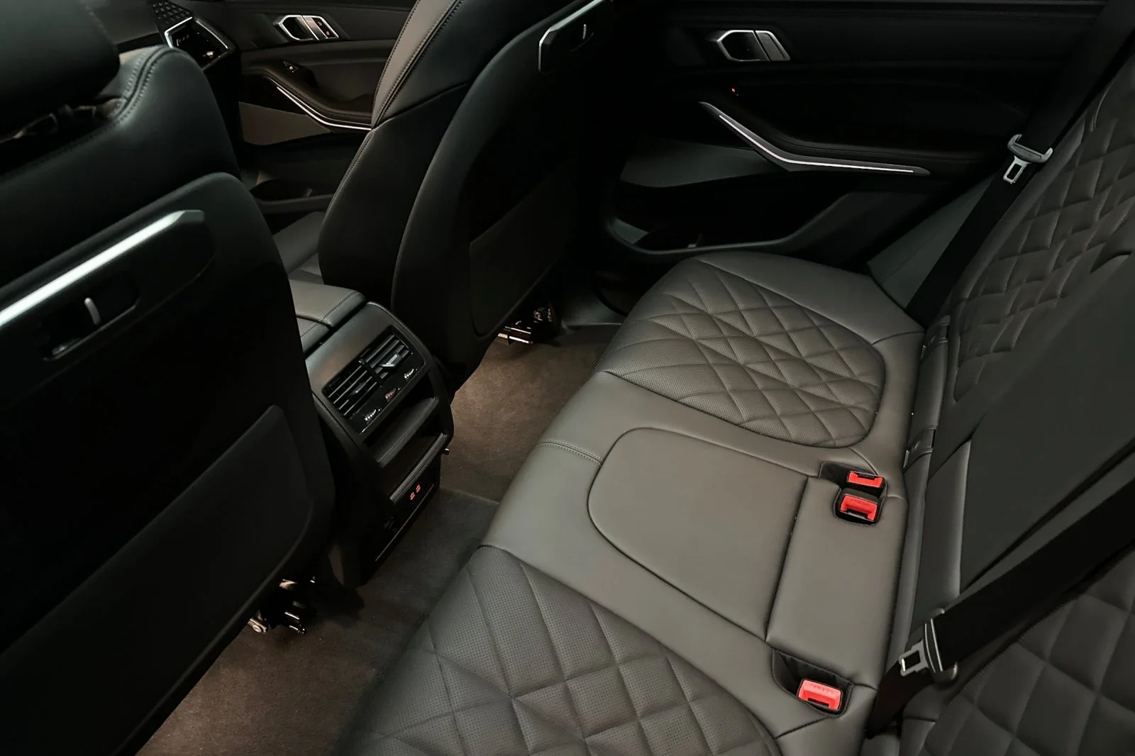 New 2026 Carbon Black Metallic BMW xDrive40i image 11