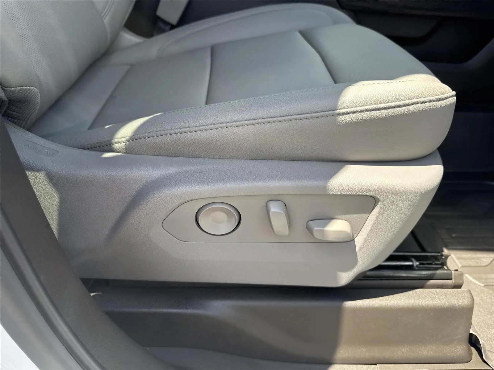 New 2026 Summit White GMC SLT image 37
